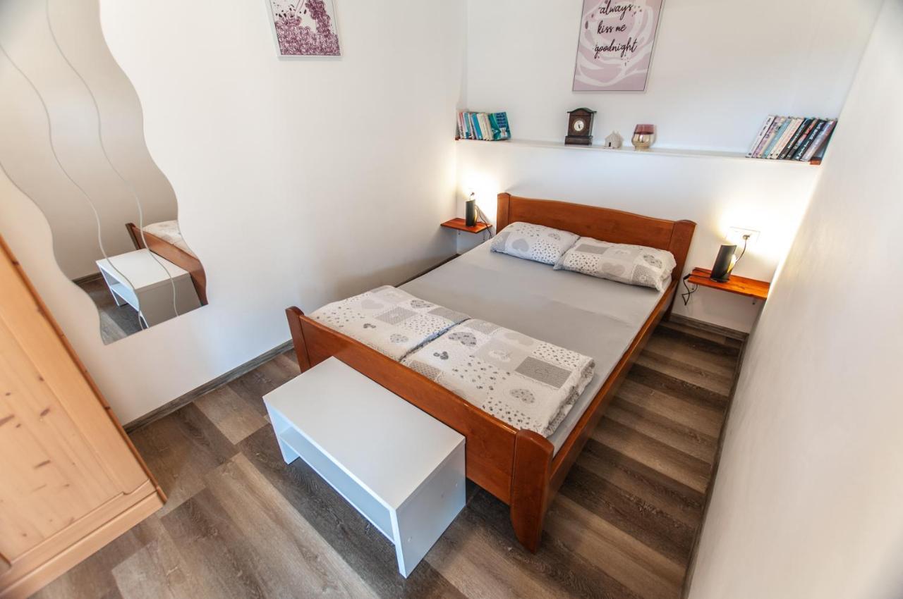 Apartments Julia Бохин Екстериор снимка