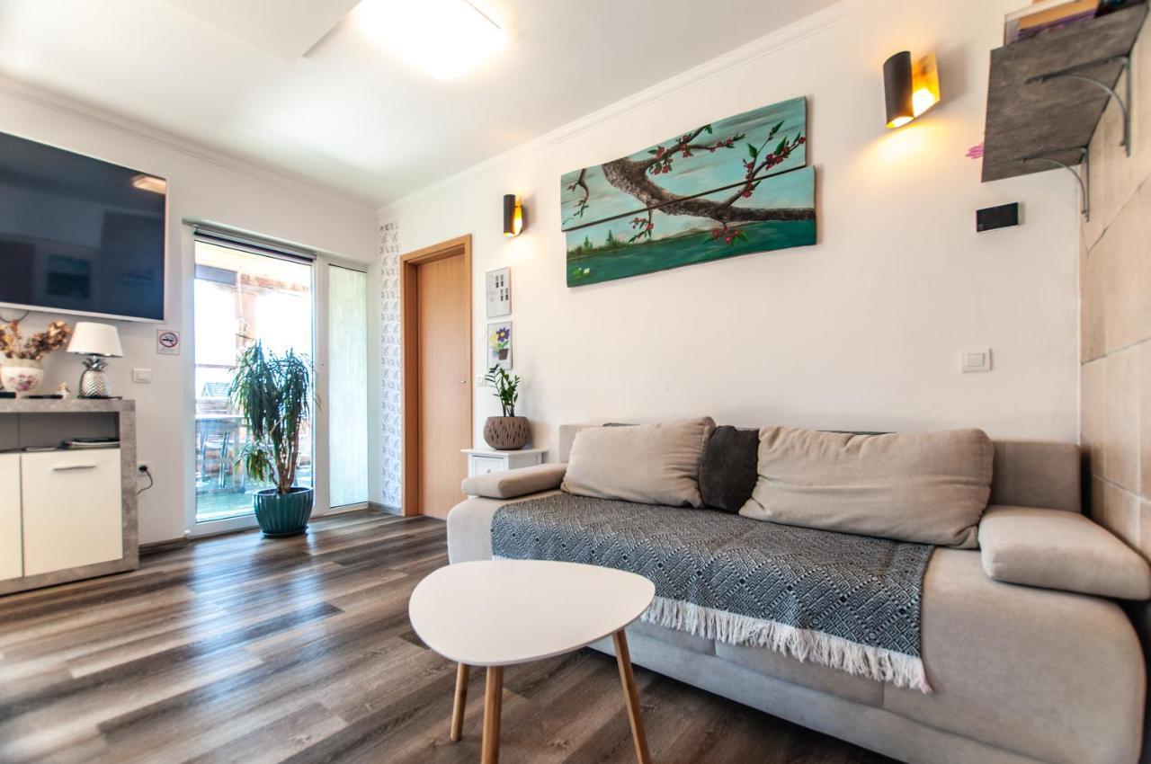 Apartments Julia Бохин Екстериор снимка